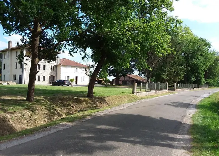 Labastide לינה וארוחת בוקר Villenave