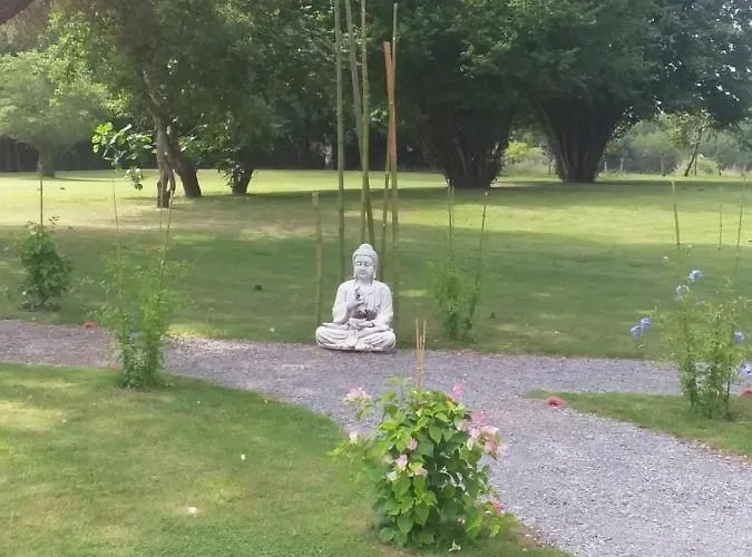 לינה וארוחת בוקר Labastide 3*