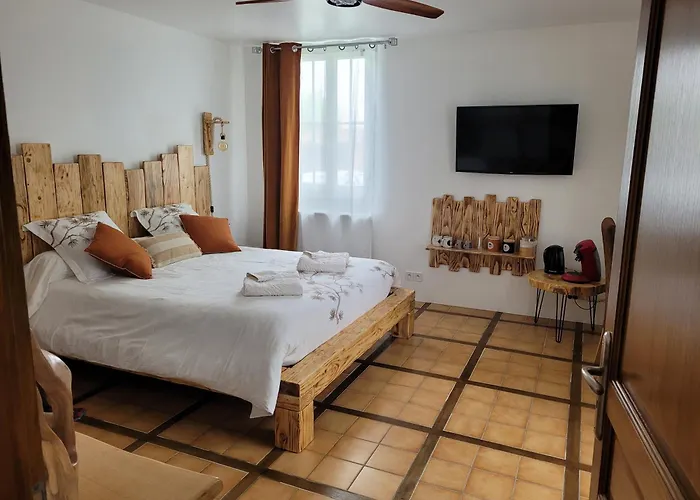 Labastide לינה וארוחת בוקר Villenave